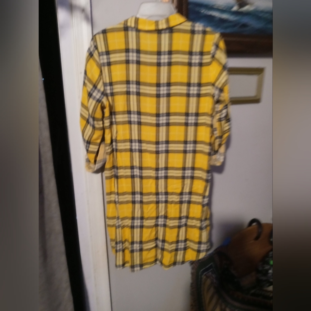 New Look Large Button-Up Blouse - Picture 6 of 6